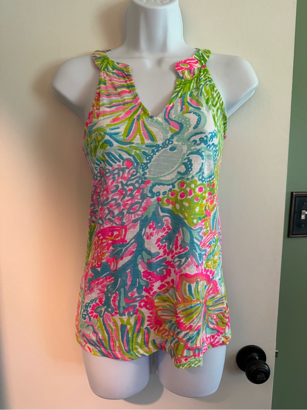 Lilly Pulitzer Sleeveless V-Neck Printed Tank Top - Pink & Green